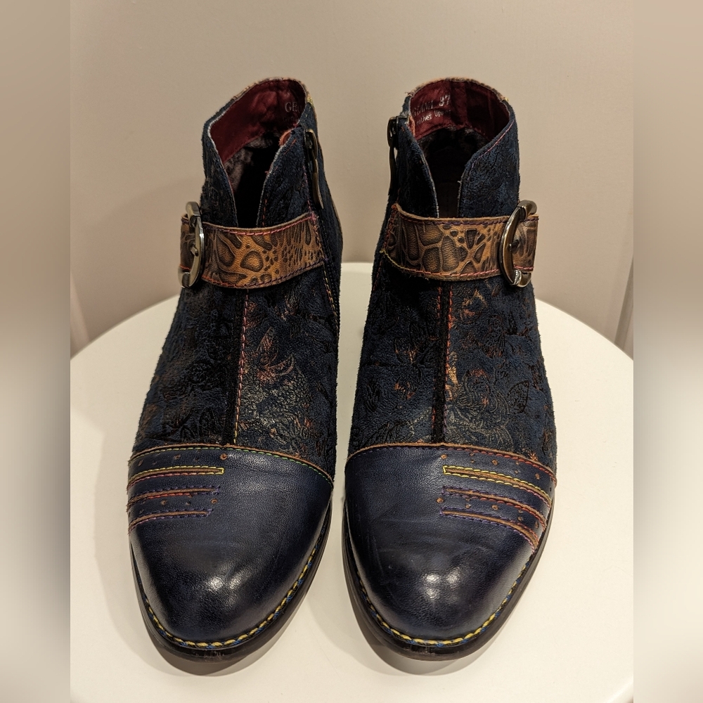 Elegant Women's Ankle Boots in Blue and Brown - Picture 6 of 9